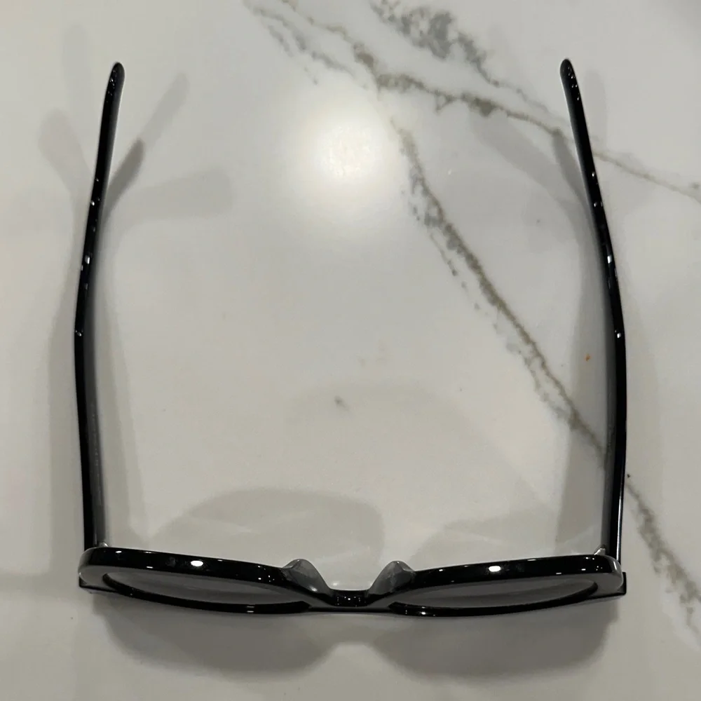 DIFF Carson Black Sunglasses - Picture 6 of 10